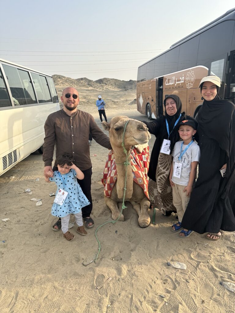 Ocean Travel Familie bei einem gemeinsamen Ziyarat-Ausflug