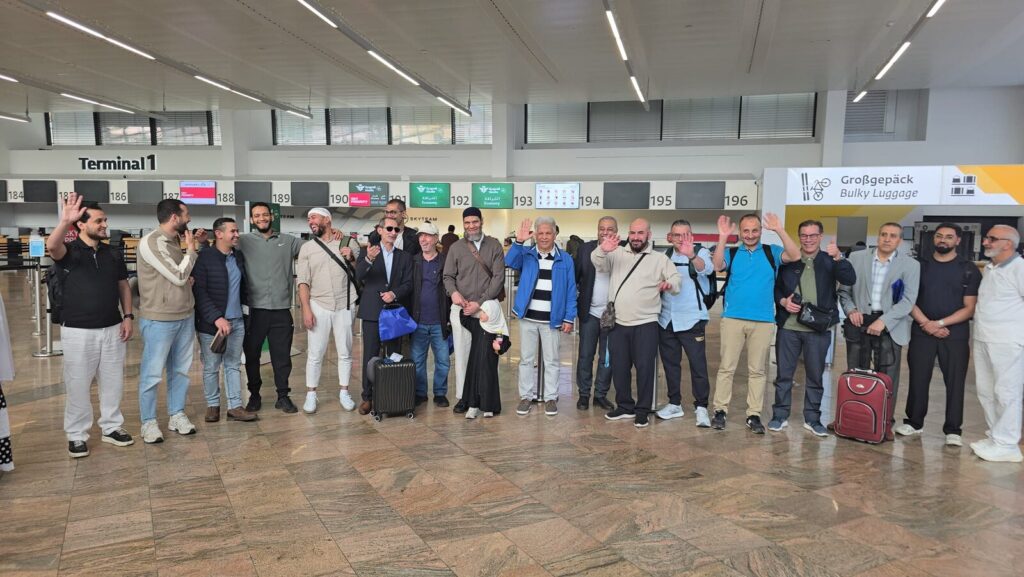 Ocean Travel Reisegruppe vor der Abreise am Flughafen Wien