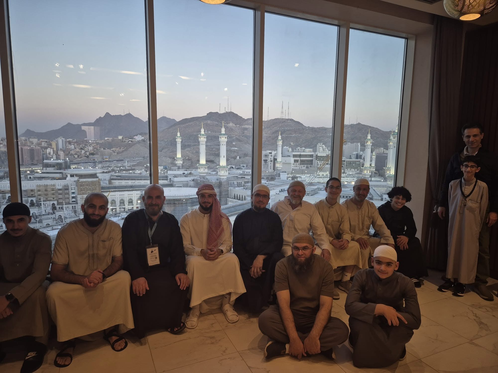 Ocean Travel Gruppe mit Blick auf den Haram Ocean Travel Reisegruppe vor dem Panoramablick auf den Haram in Mekka