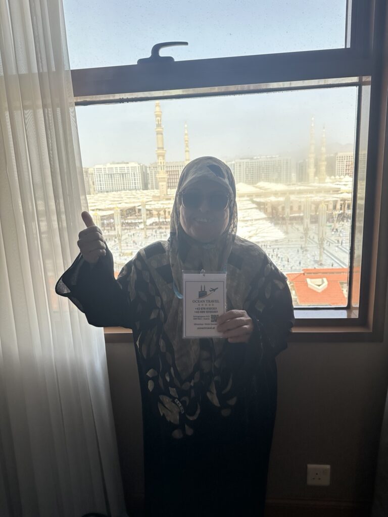 Ocean Travel Reisende in einer Unterkunft mit Blick auf die Prophetenmoschee in Medina